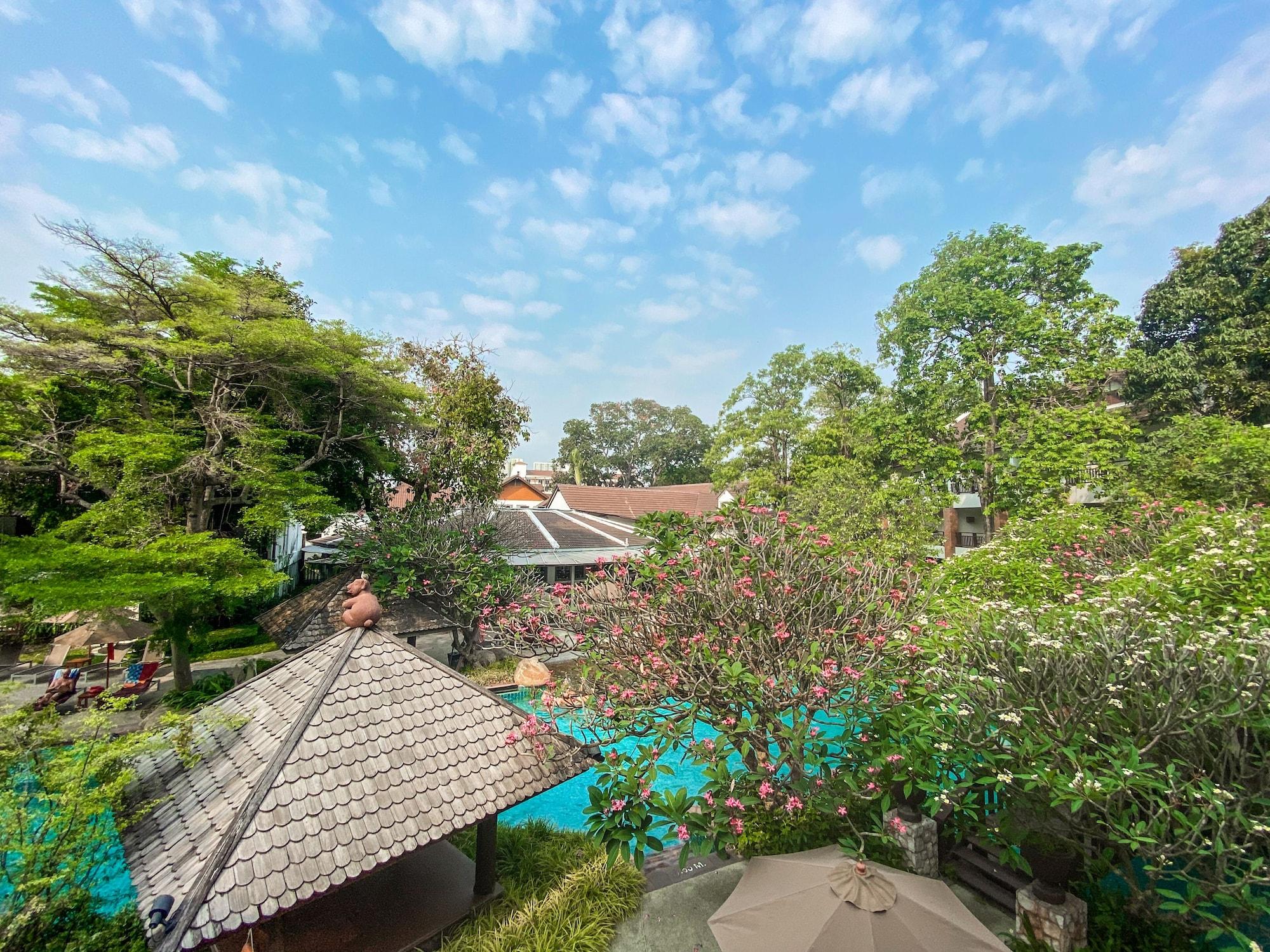 Woodlands Hotel And Resort Паттая Екстер'єр фото
