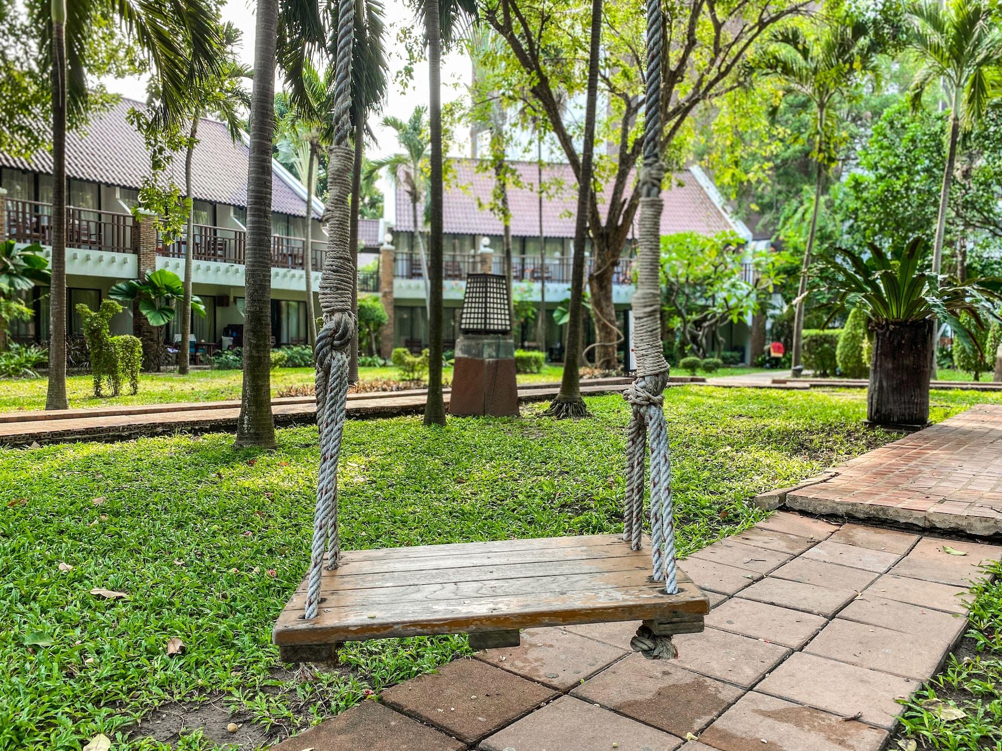 Woodlands Hotel And Resort Паттая Екстер'єр фото