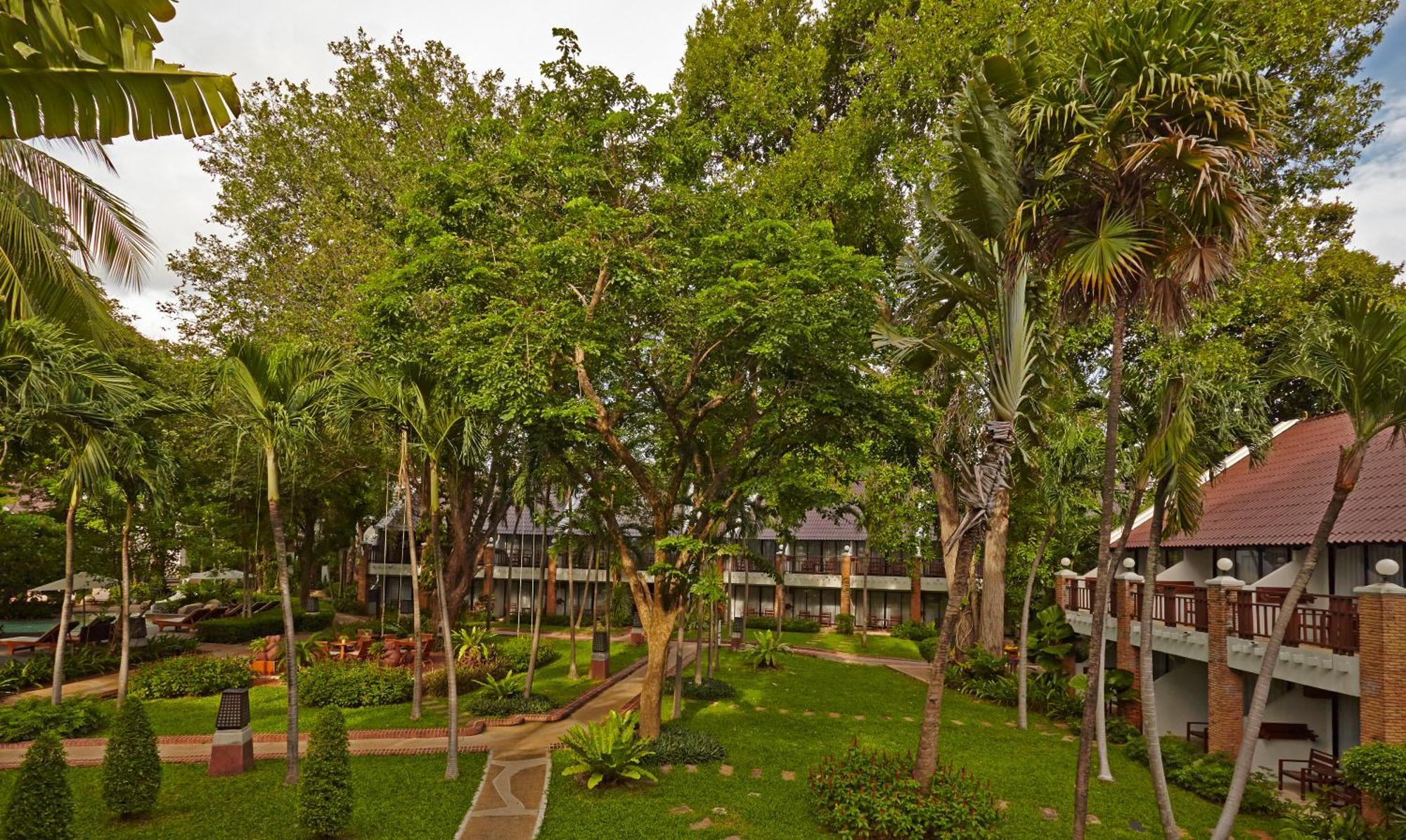Woodlands Hotel And Resort Паттая Екстер'єр фото